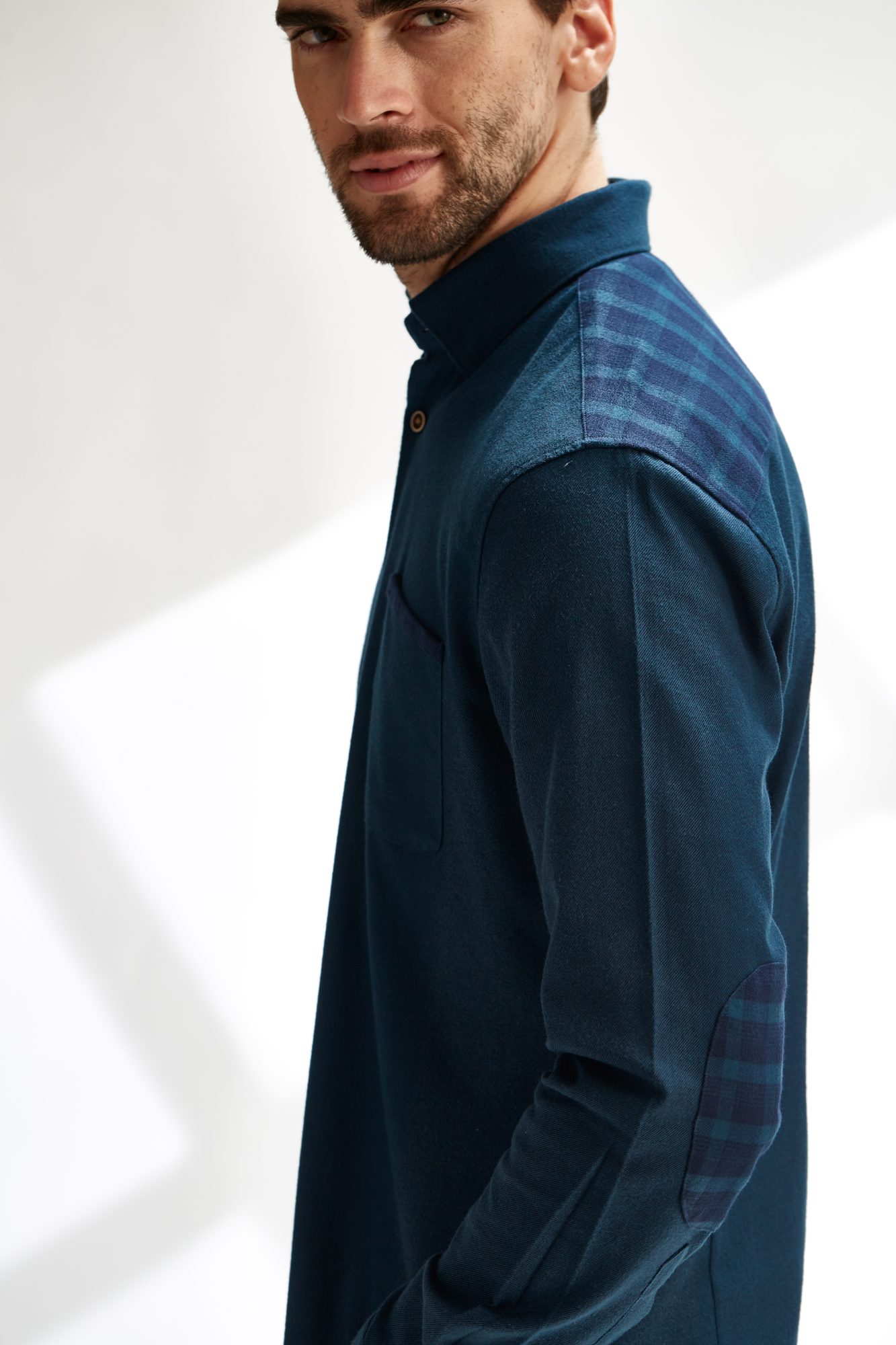 Cotton the First — Photoshoot, shoulder close-up